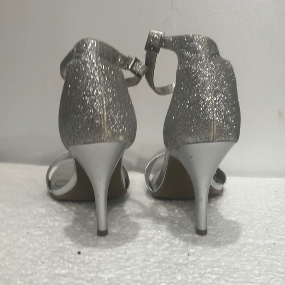 Fioni silver sandals. Size 8 1/2 - Picture 4 of 15